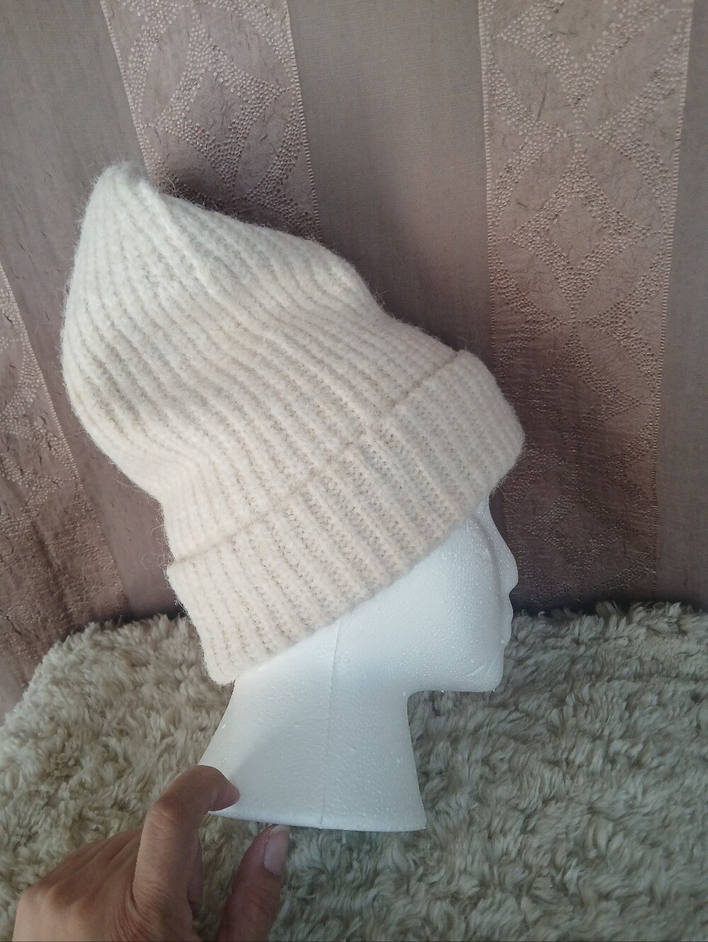 💎 Favorite Daughter Women's Hat THE LOGO PATCH RIB BEANIE Ivory - Picture 6 of 9
